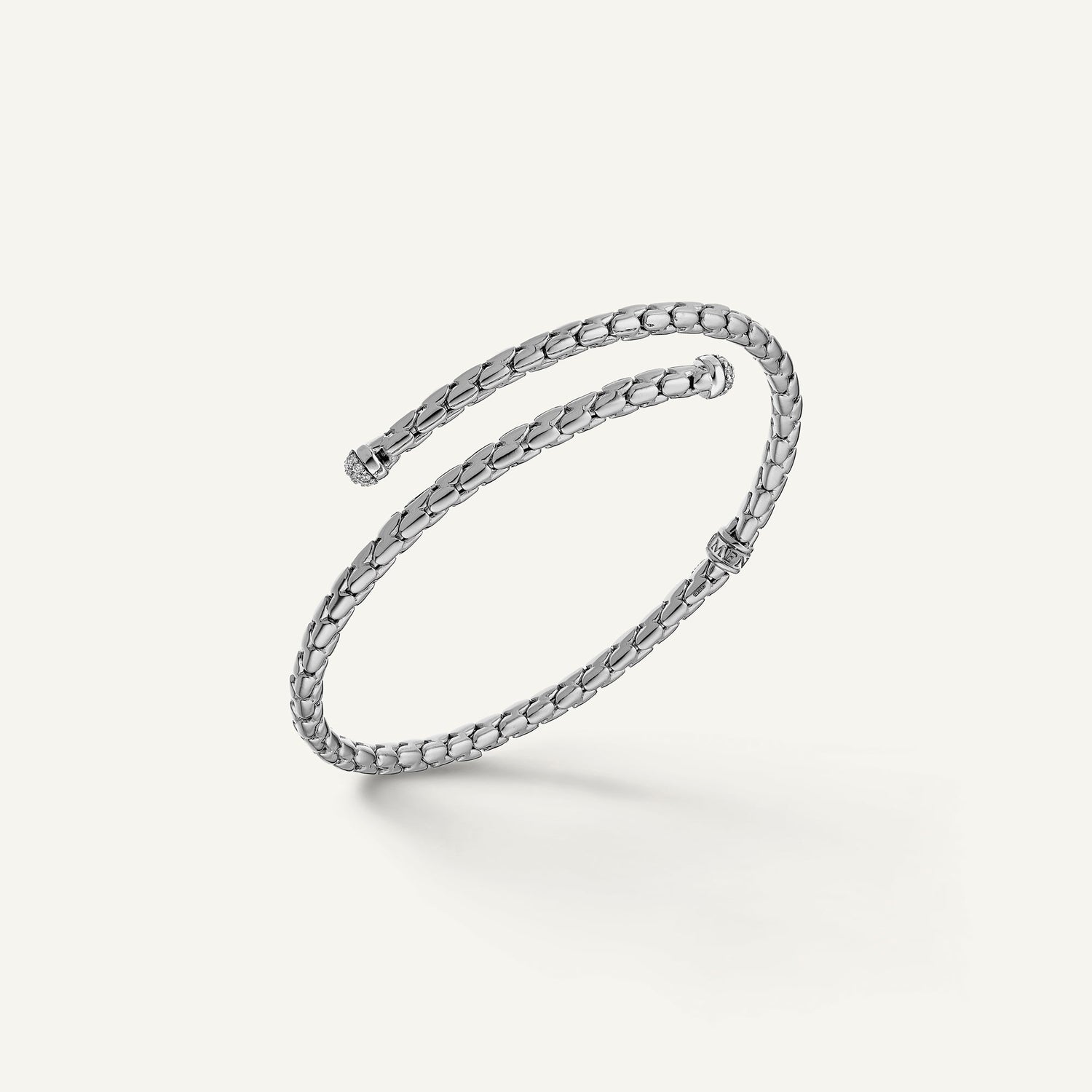 Gold flexible bracelet with diamonds