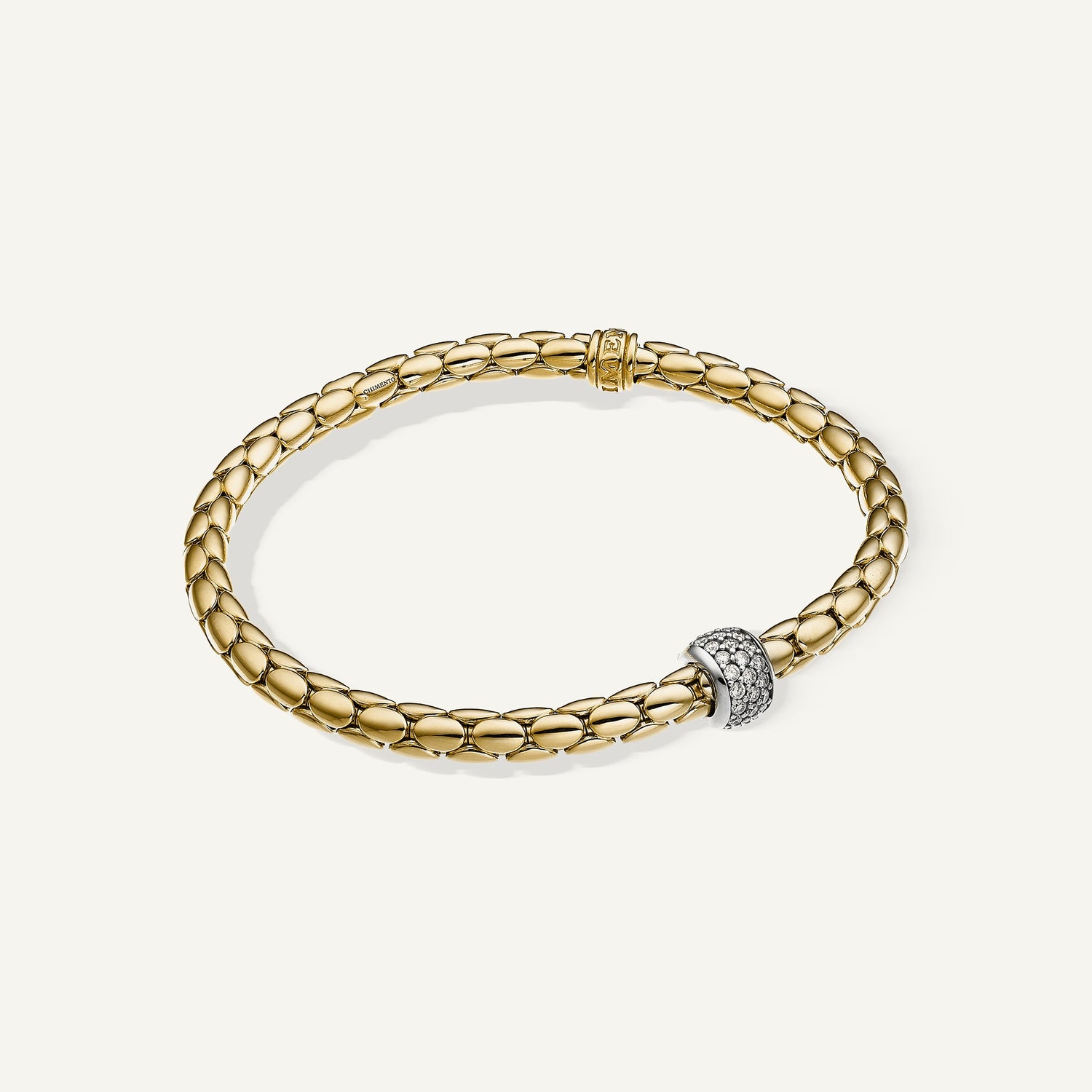 Gold flexible bracelet with diamonds