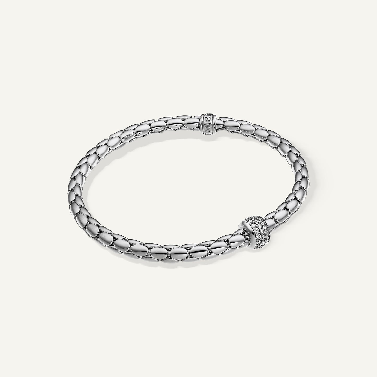 Gold flexible bracelet with diamonds