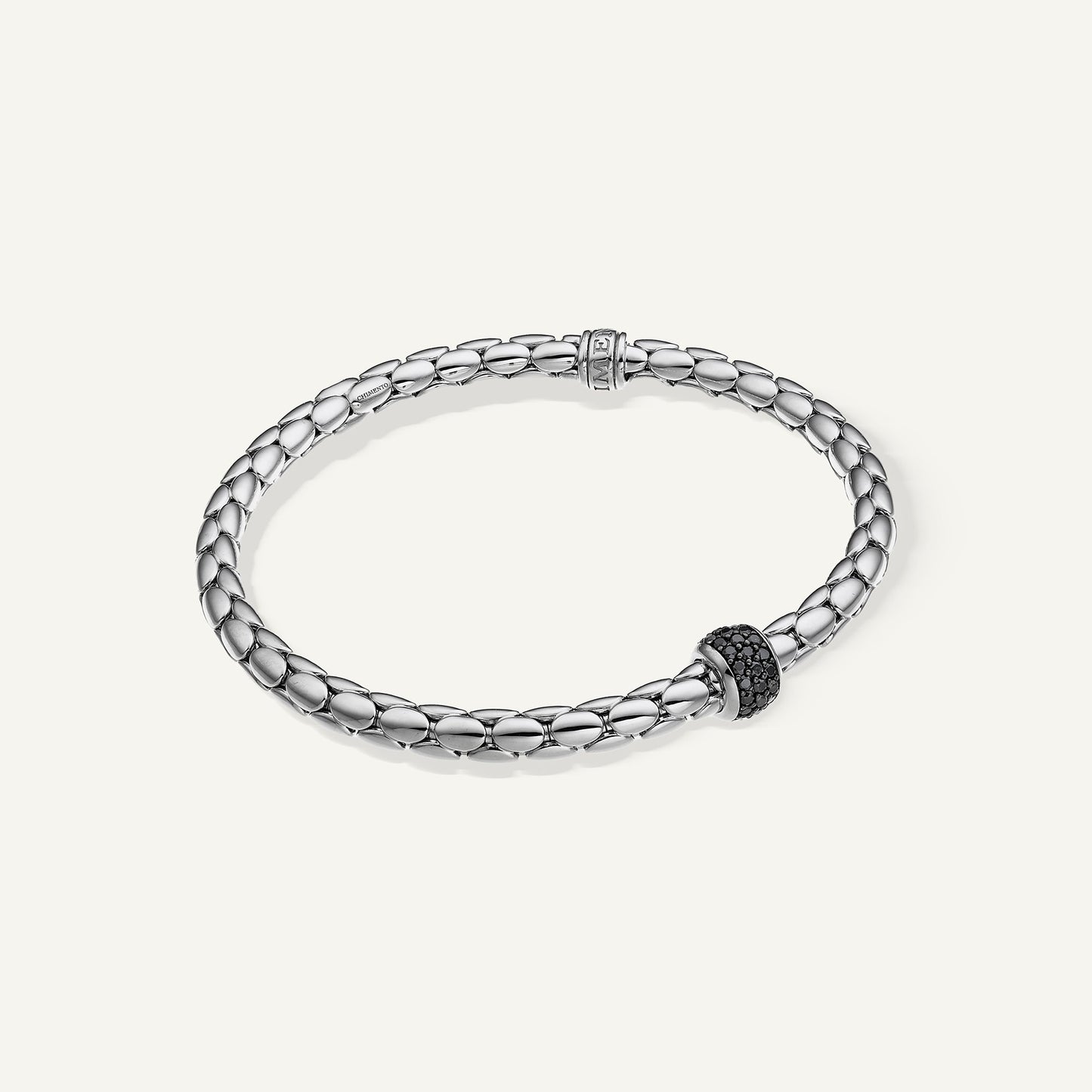 Gold flexible bracelet with diamonds