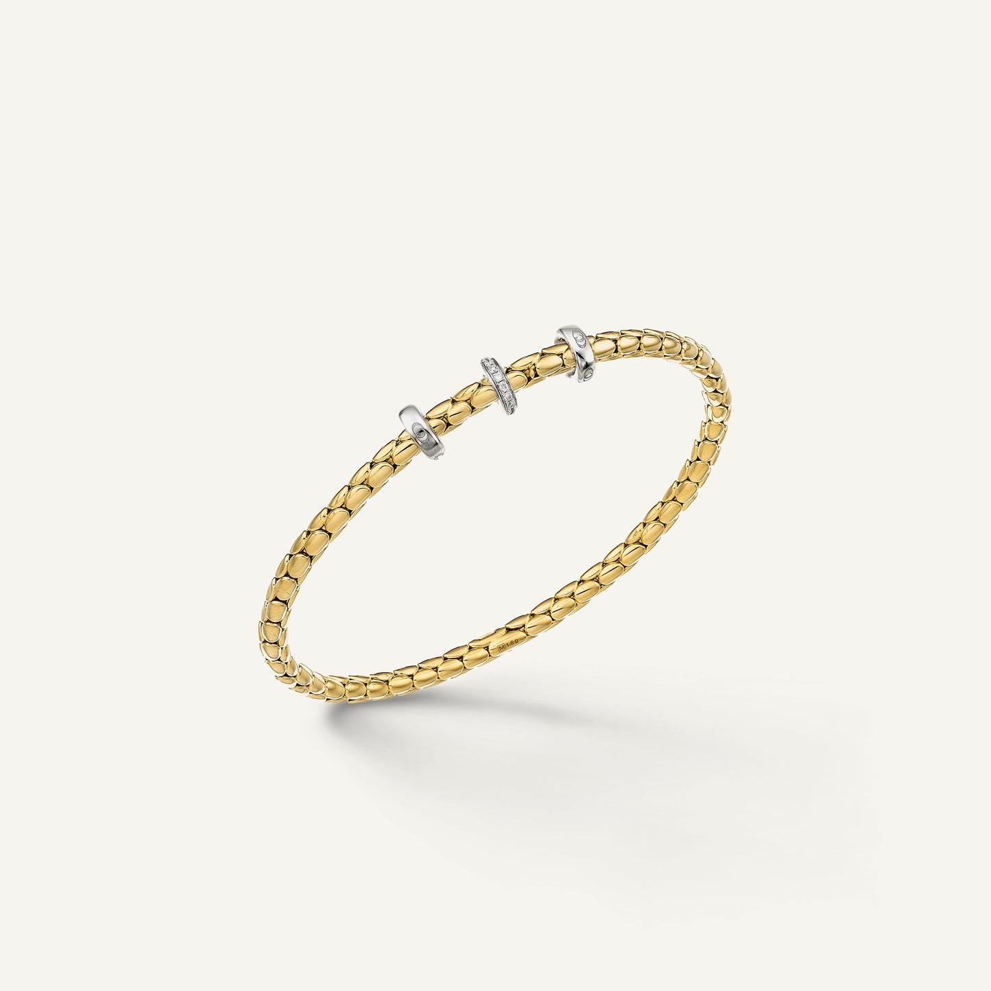 Gold flexible bracelet with diamonds