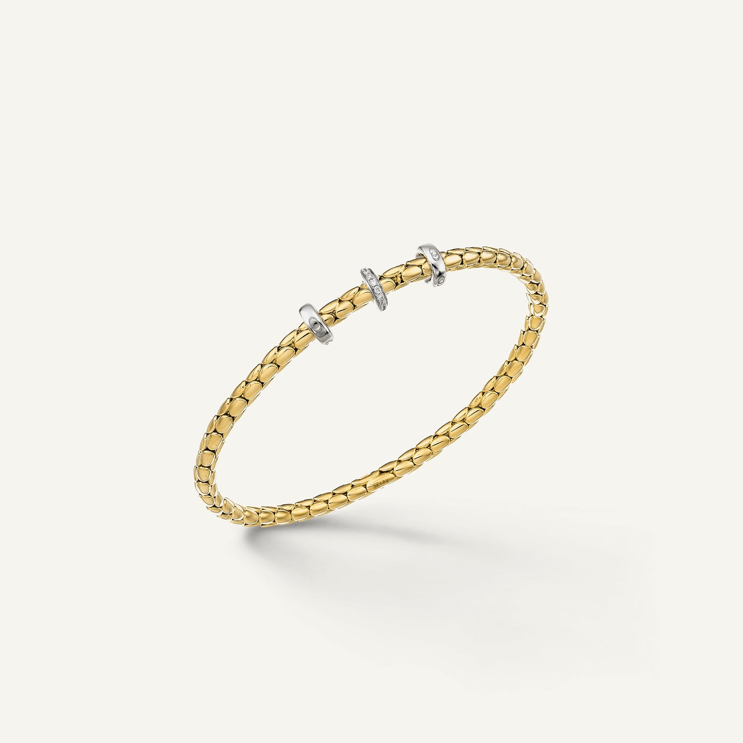 Gold flexible bracelet with diamonds