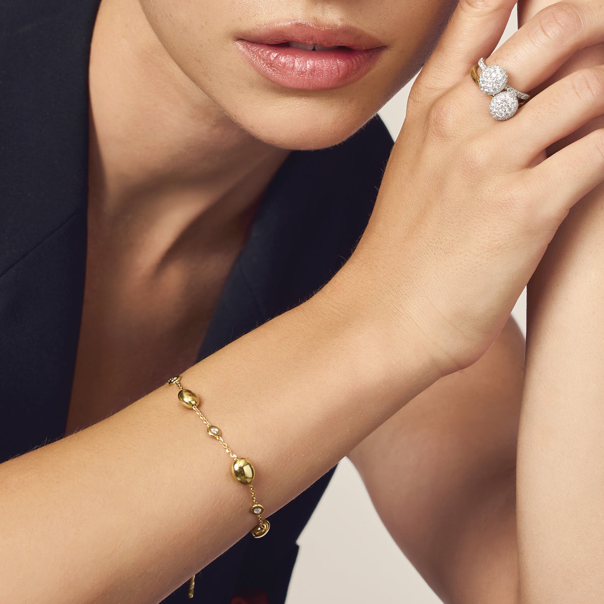 Gold bracelet with diamonds