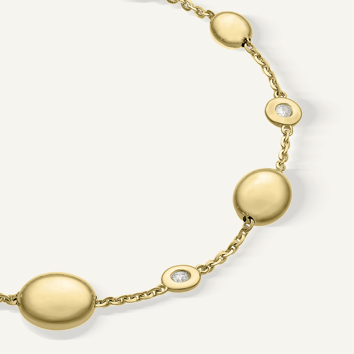 Gold bracelet with diamonds
