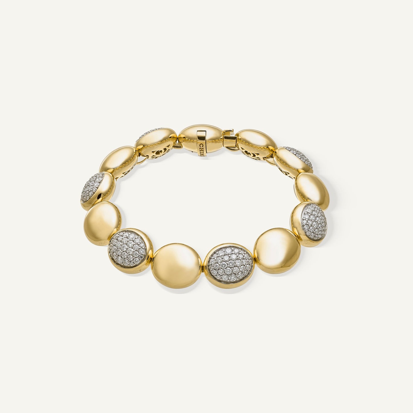 Gold bracelet with diamonds
