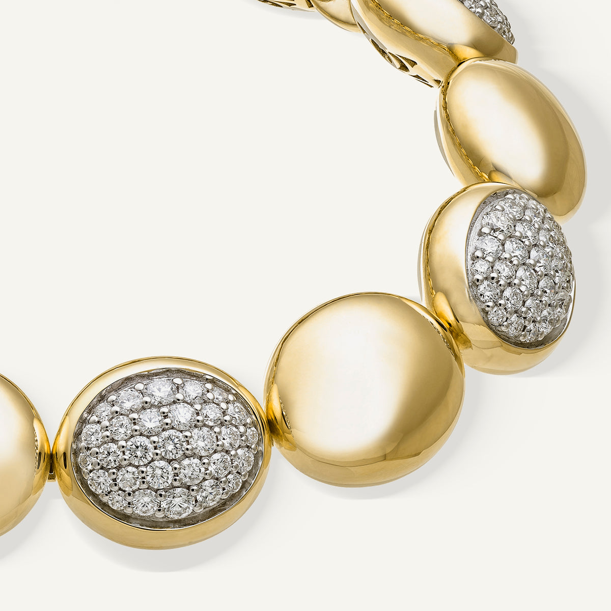 Gold bracelet with diamonds