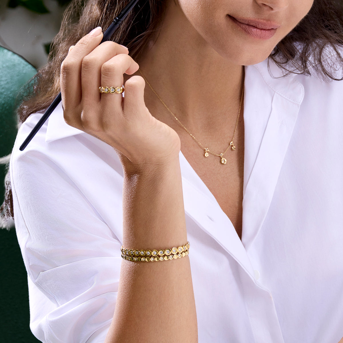 Gold bracelet with diamonds