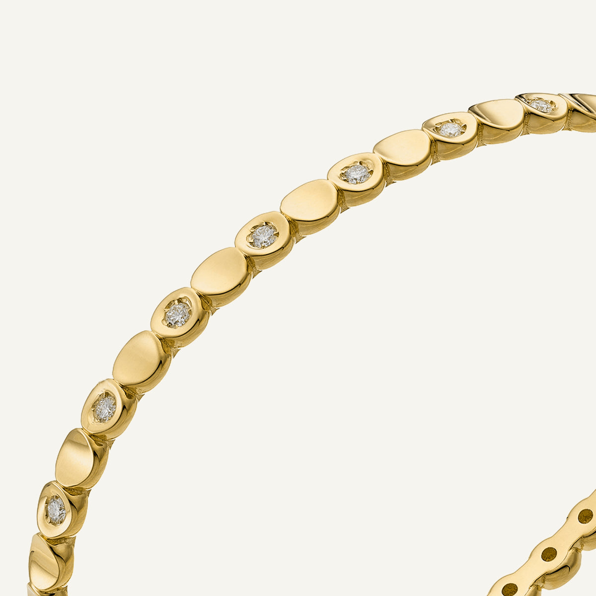 Gold bracelet with diamonds