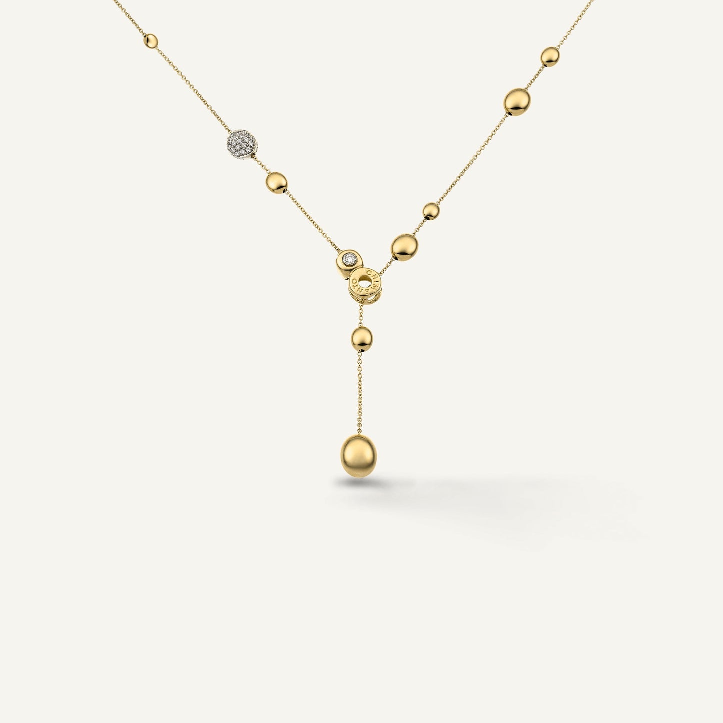 Gold necklace with diamonds