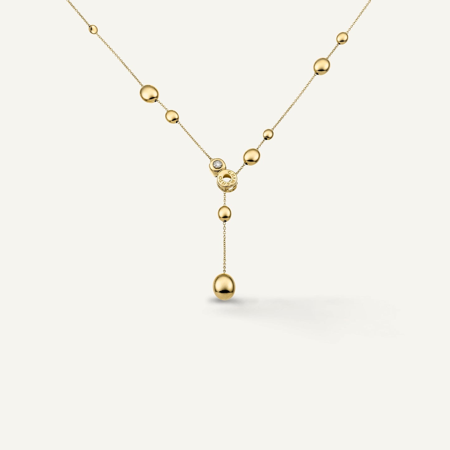 Gold necklace with diamonds