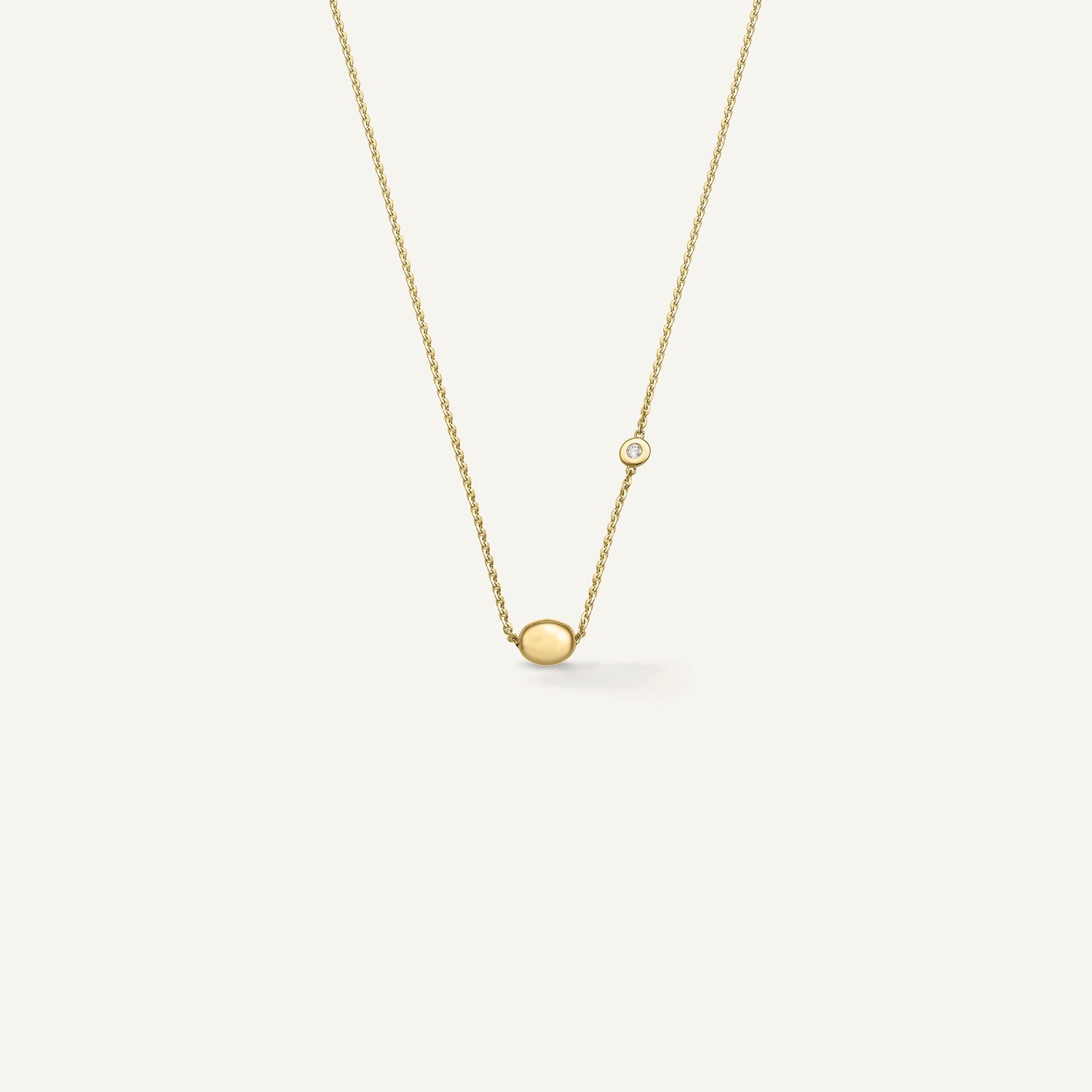 Gold necklace with diamonds