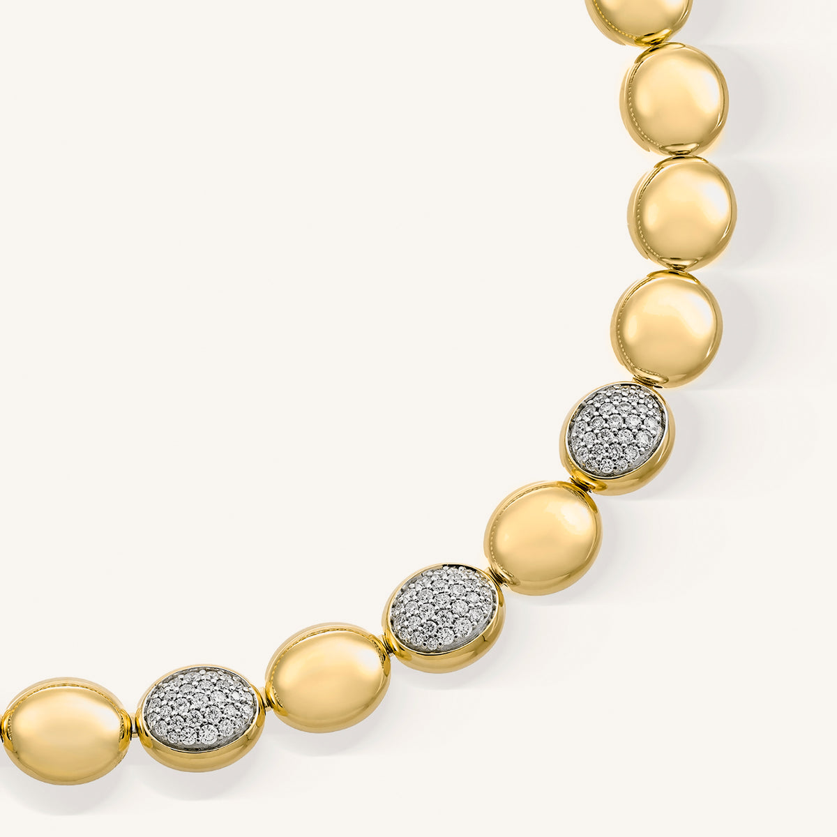Gold necklace with diamonds