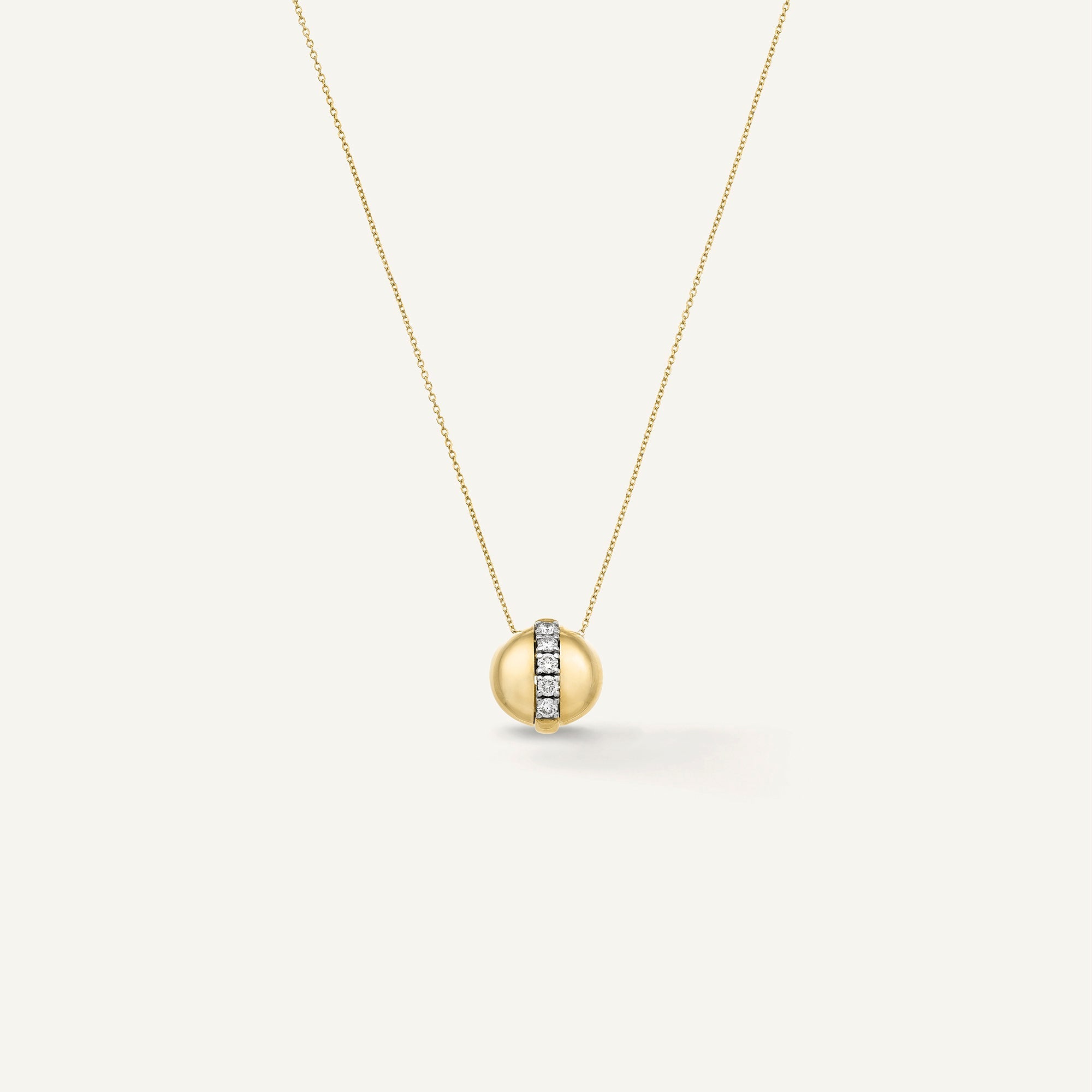 Gold necklace with diamonds