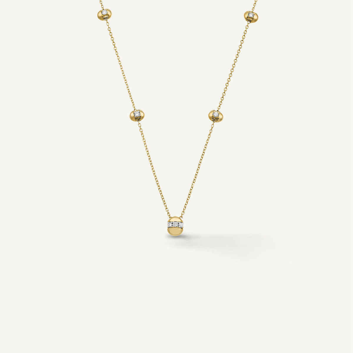 Gold necklace with diamonds