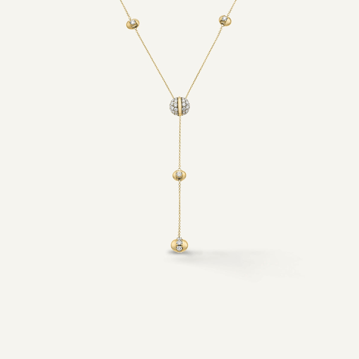 Gold necklace with diamonds