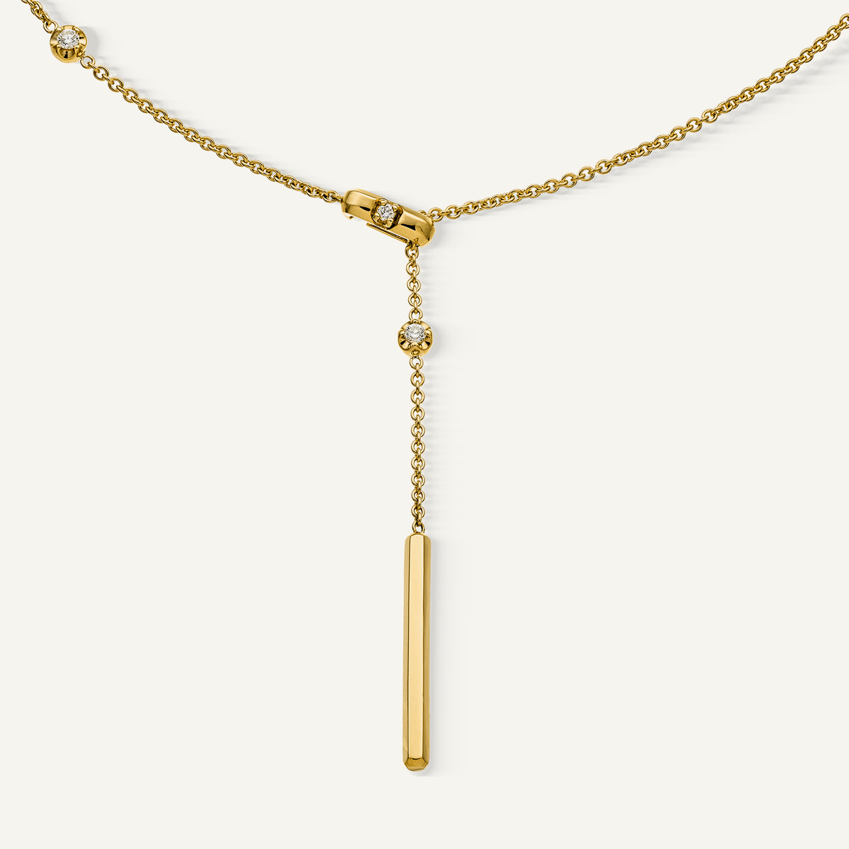 Gold necklace with diamonds