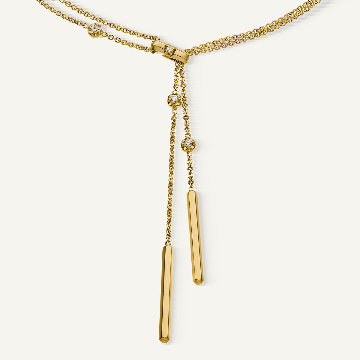 Gold necklace with diamonds