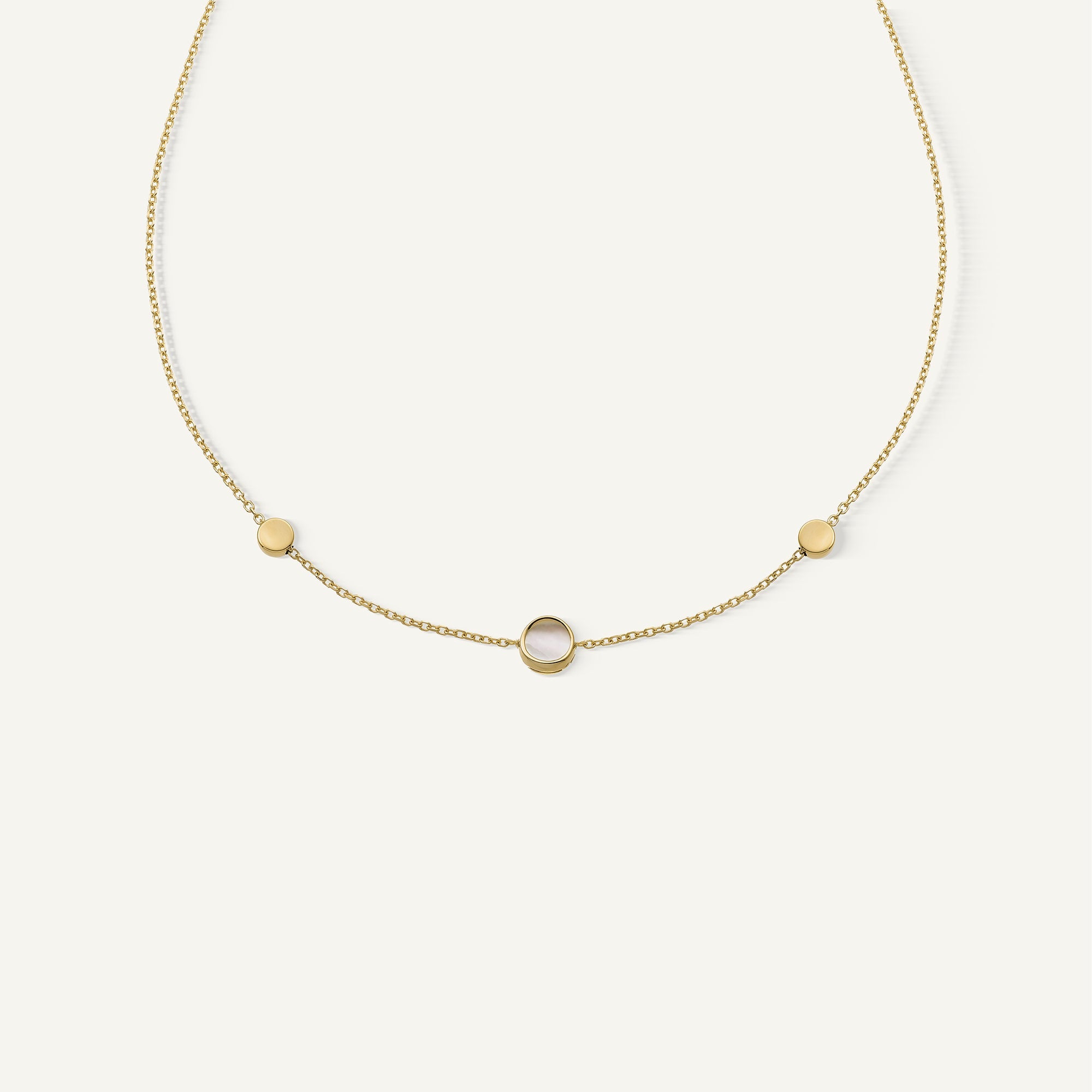 Collana in oro con madreperla