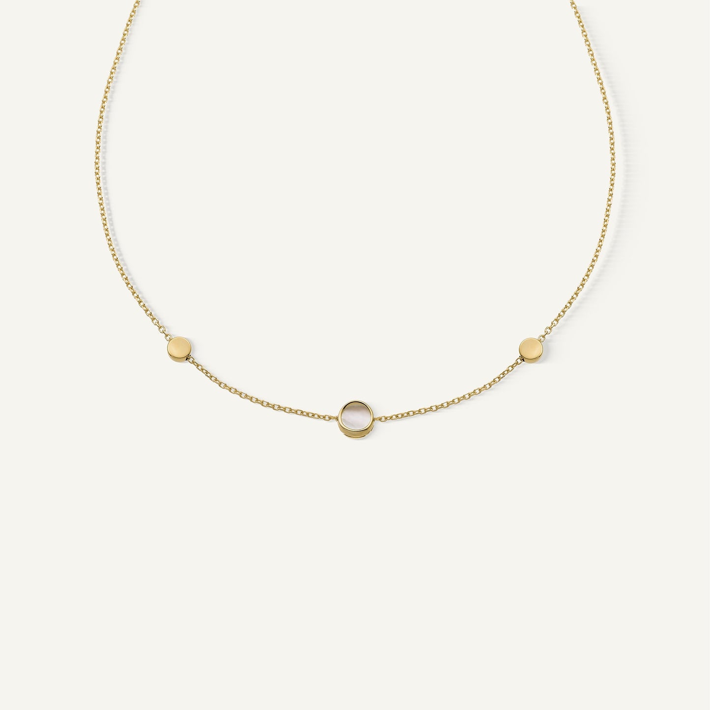 Collana in oro con madreperla