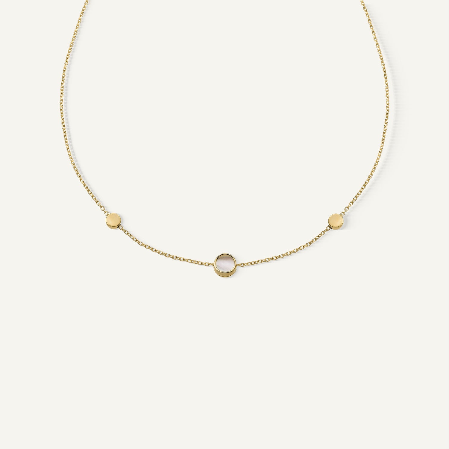 Collana in oro con madreperla
