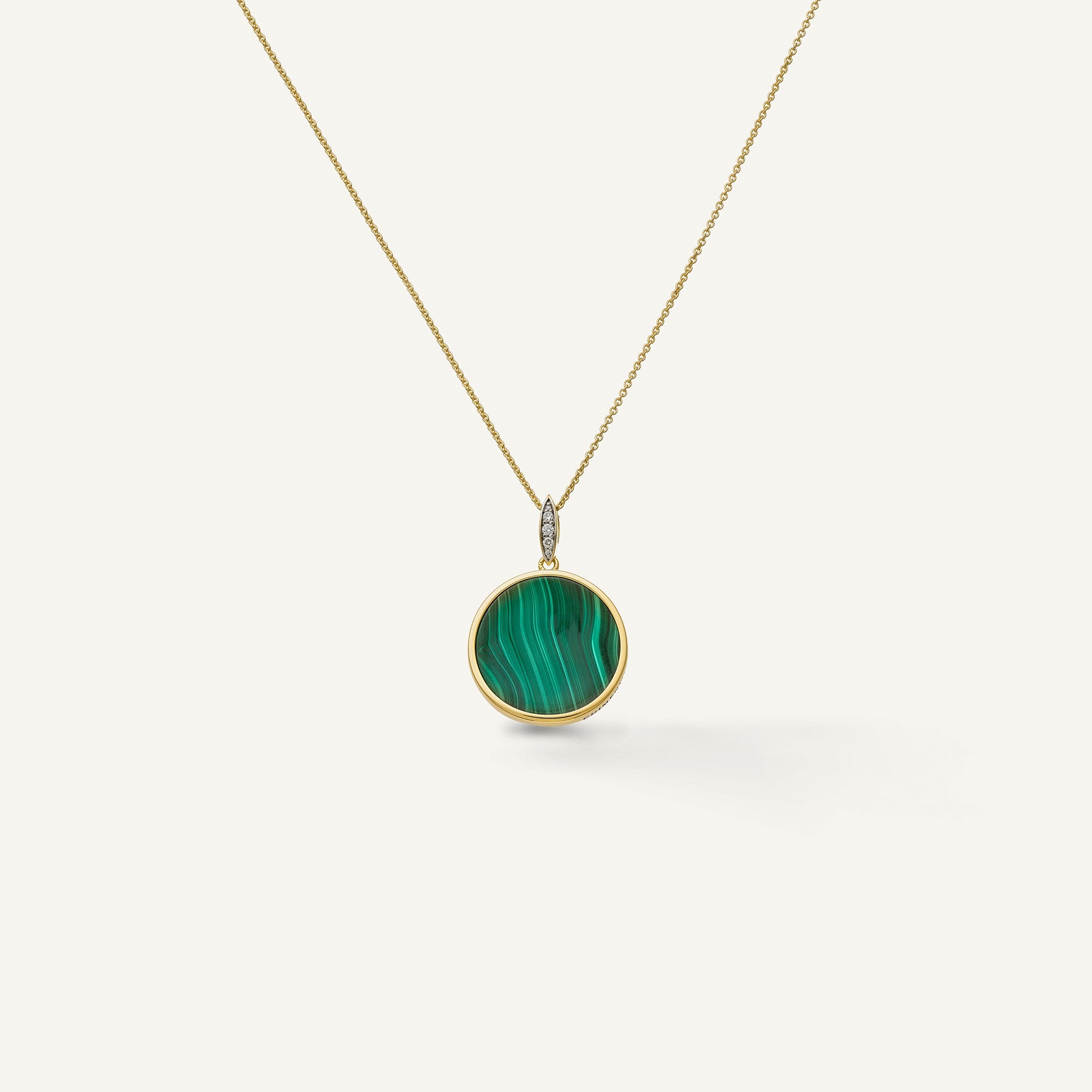 Collana in oro con madreperla e diamanti