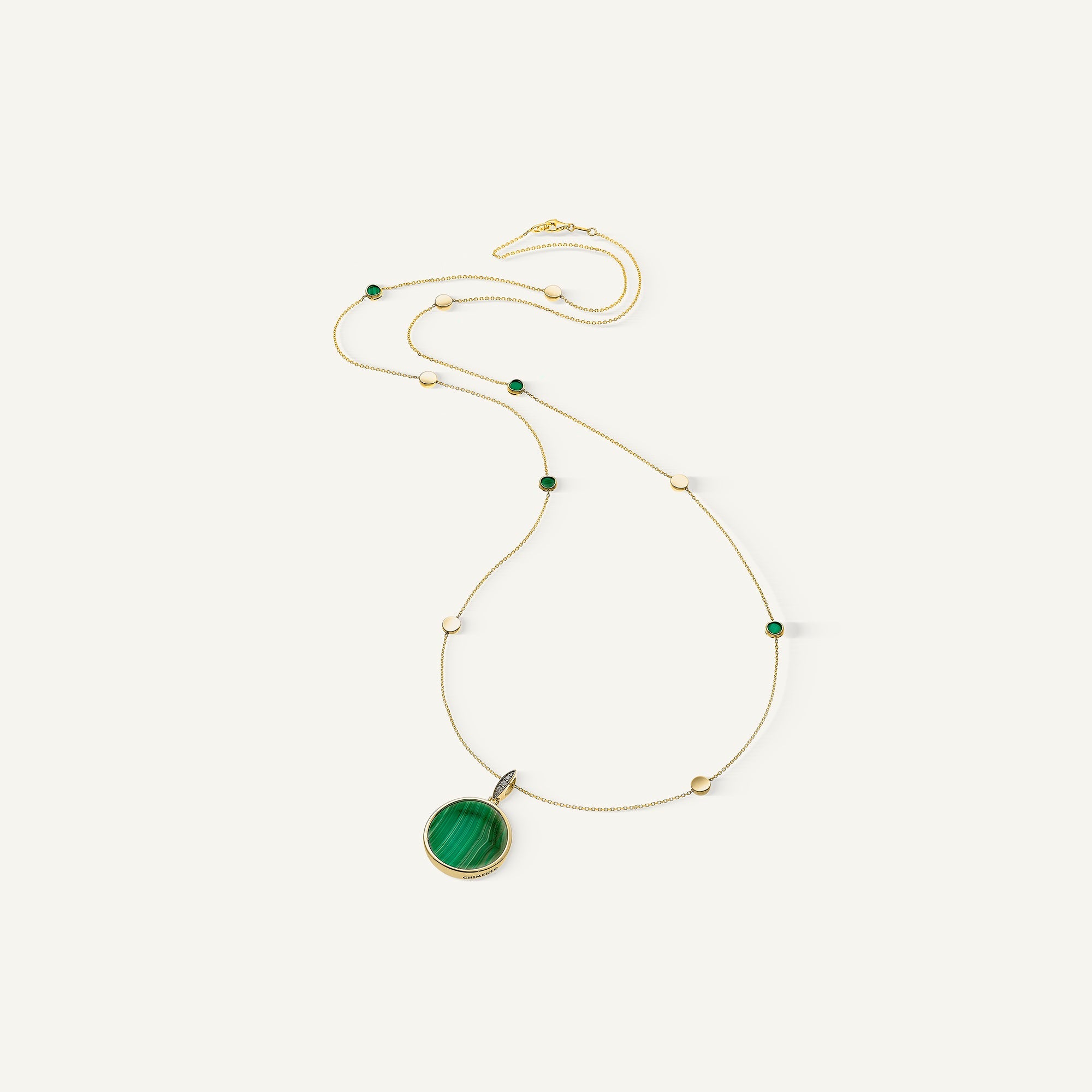 Collana in oro con madreperla e diamanti