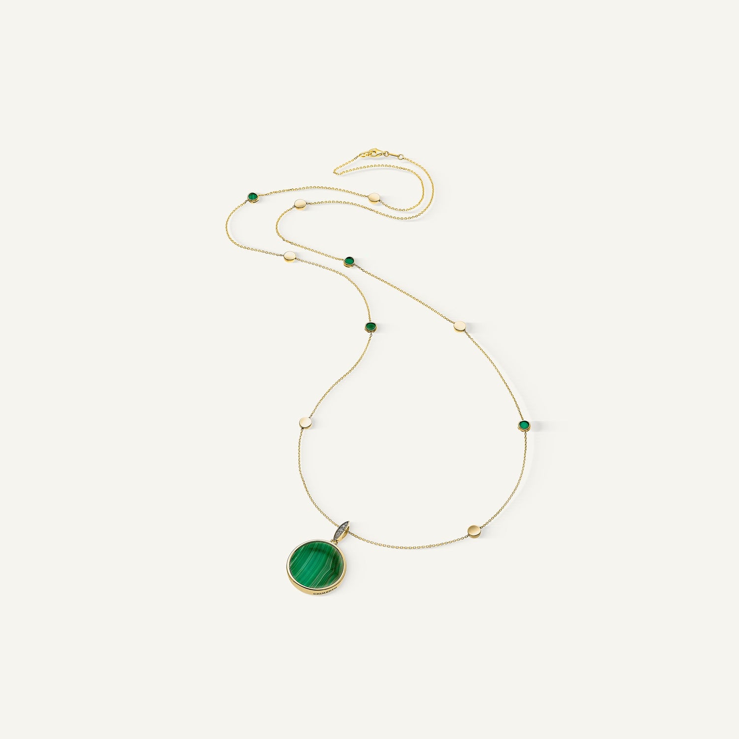 Collana in oro con madreperla e diamanti