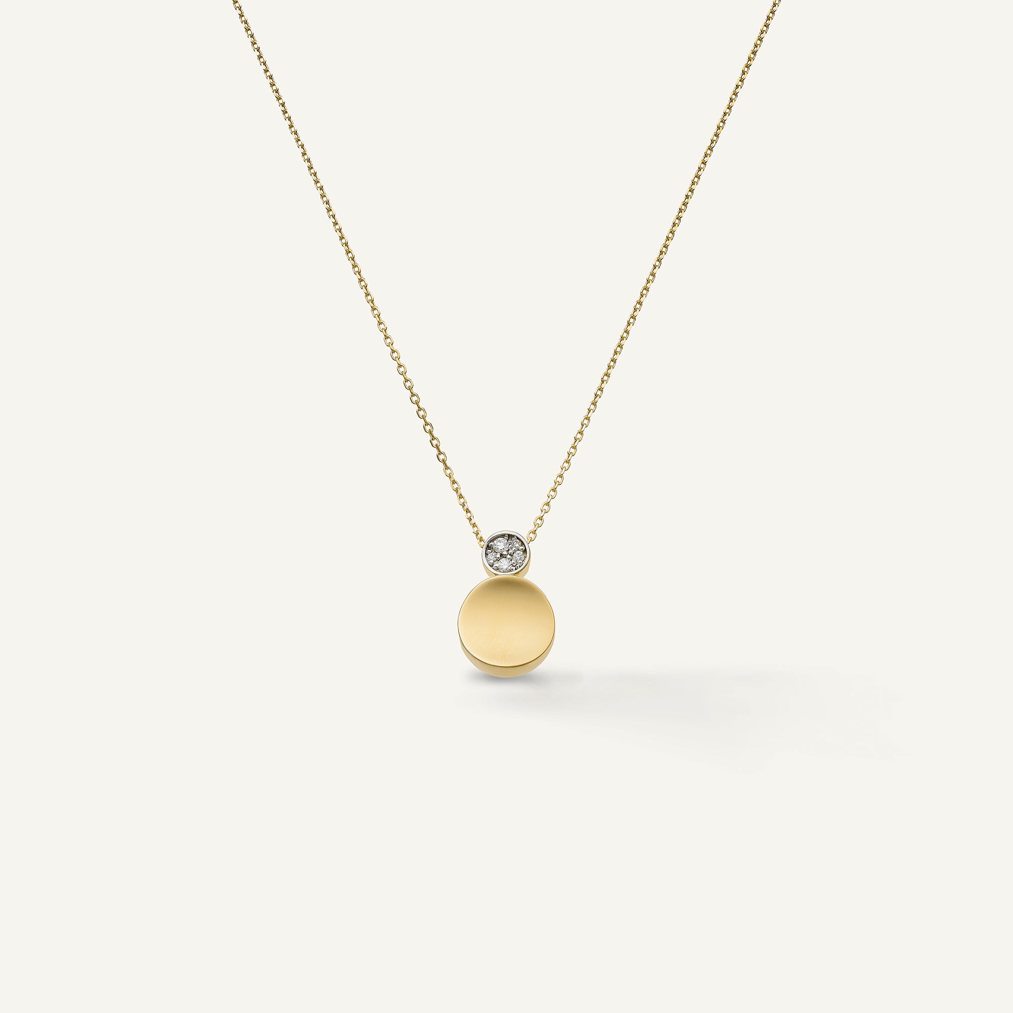 Gold necklace with diamonds