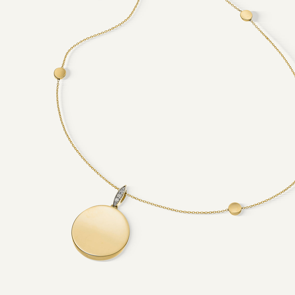 Gold necklace with diamonds