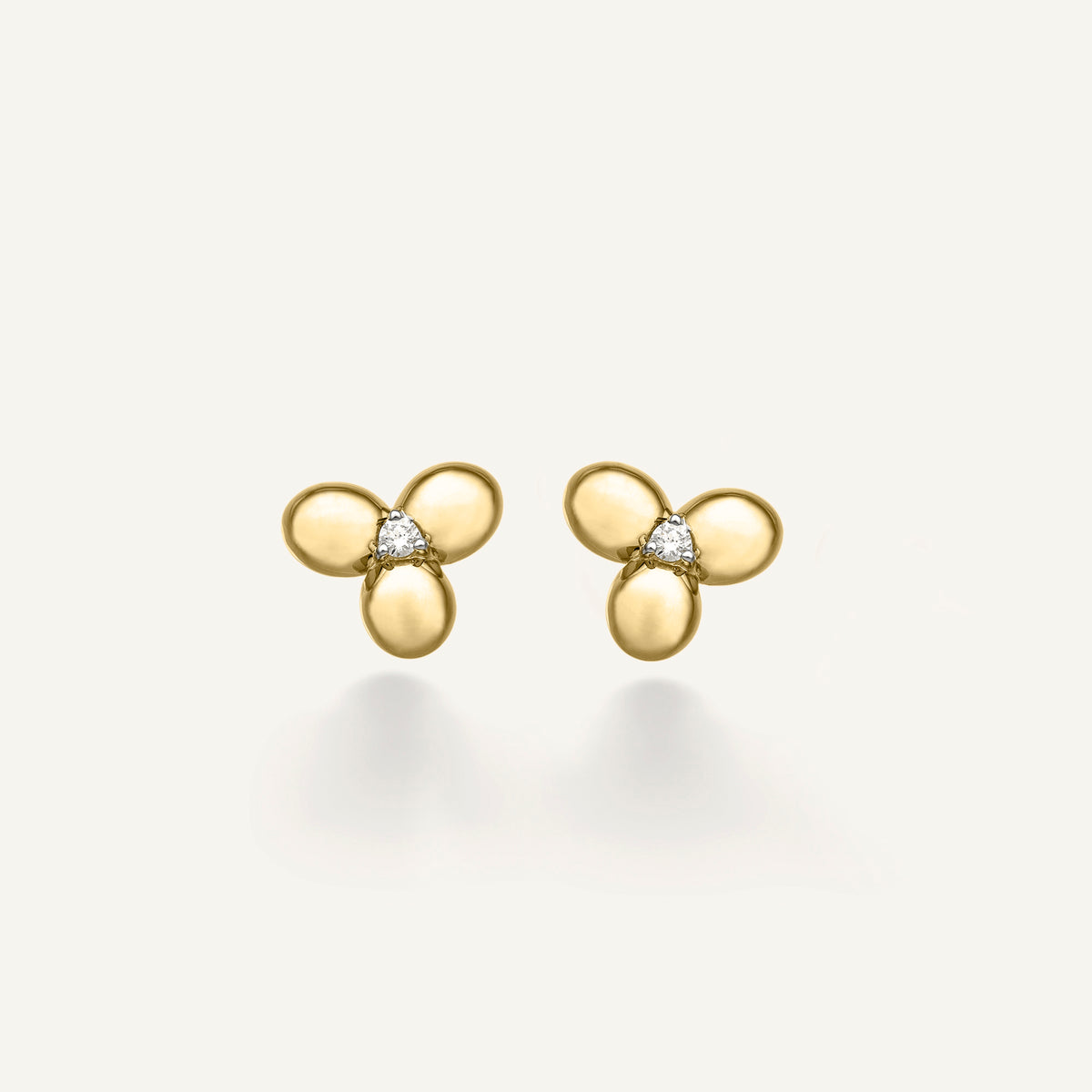 Gold earrings with diamonds