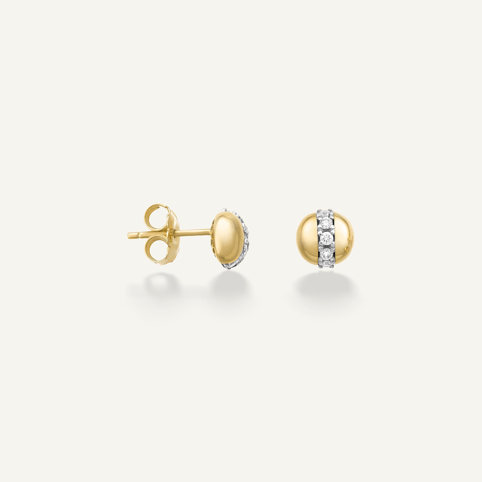 Gold earrings with diamonds