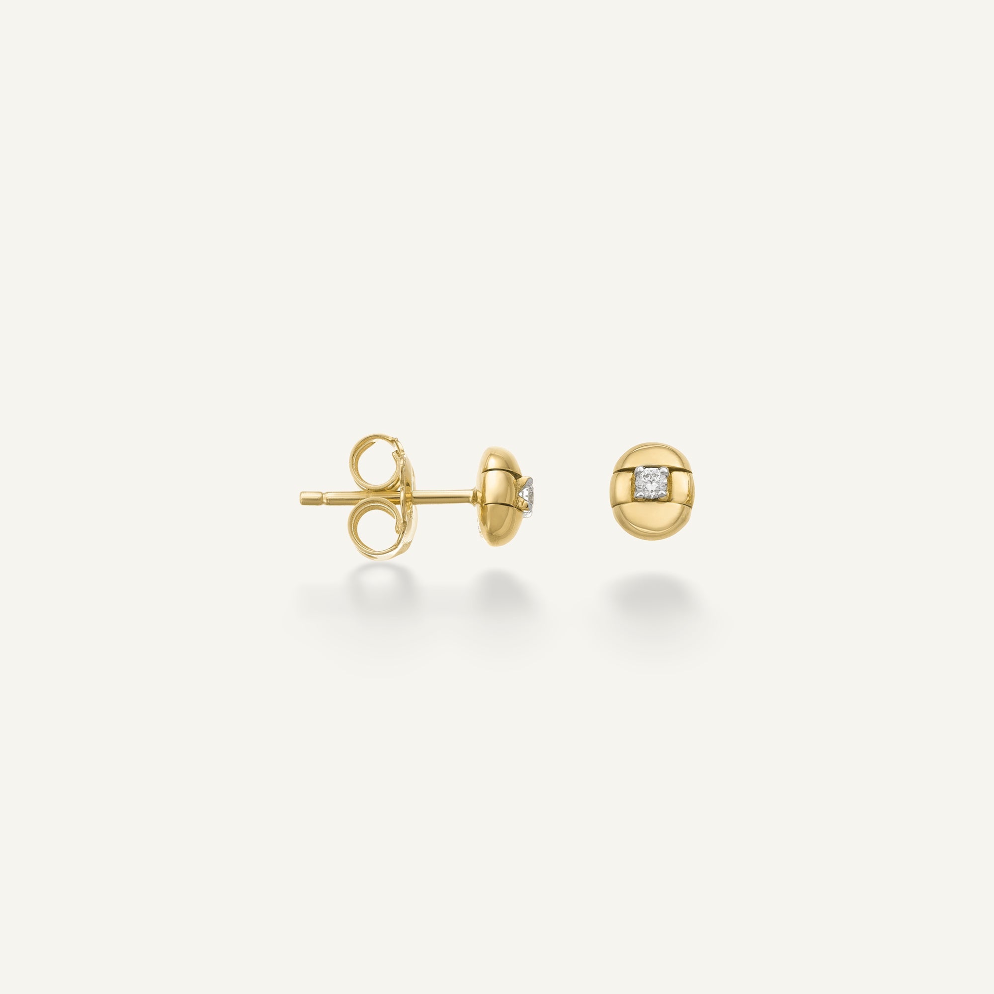 Gold earrings with diamonds
