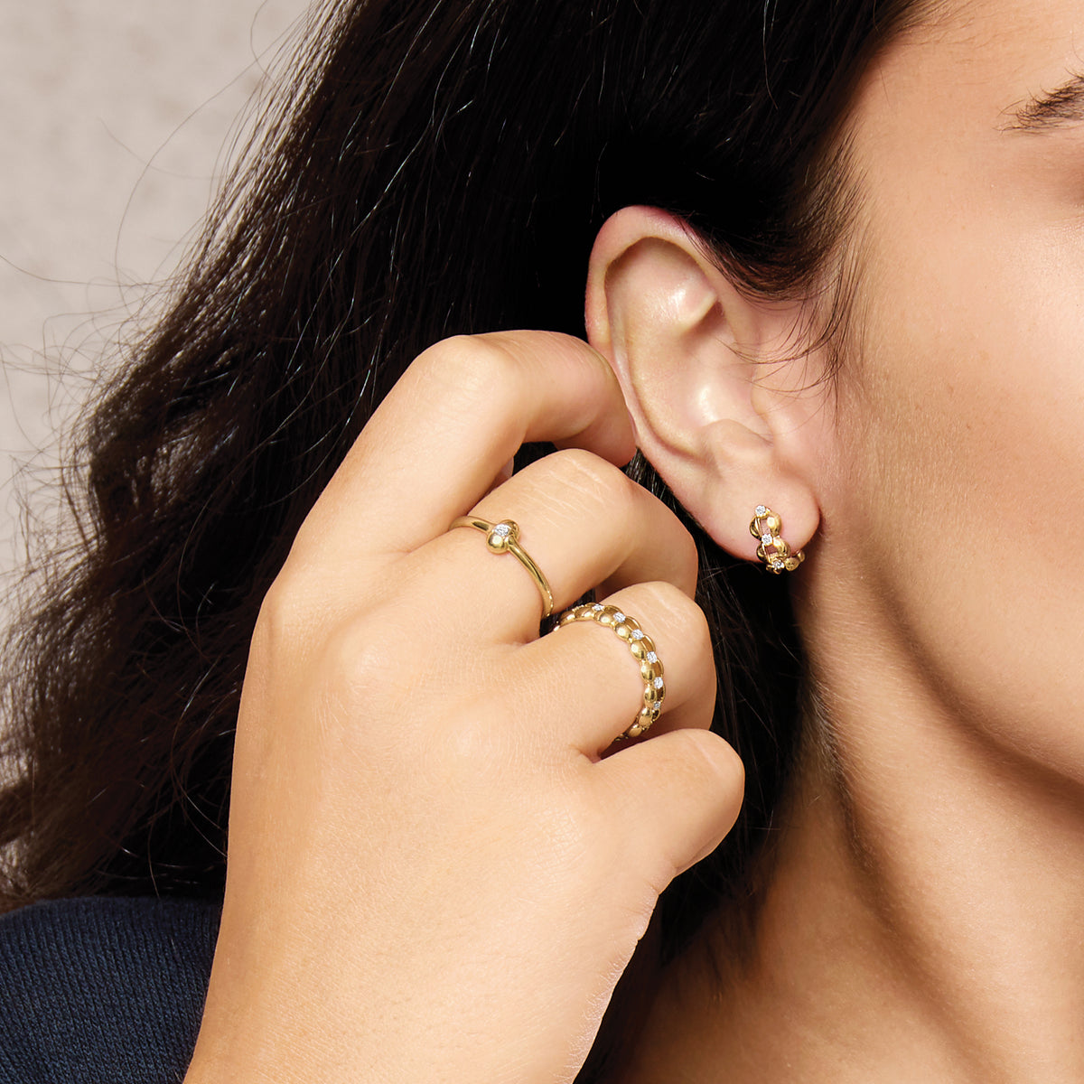 Gold earrings with diamonds